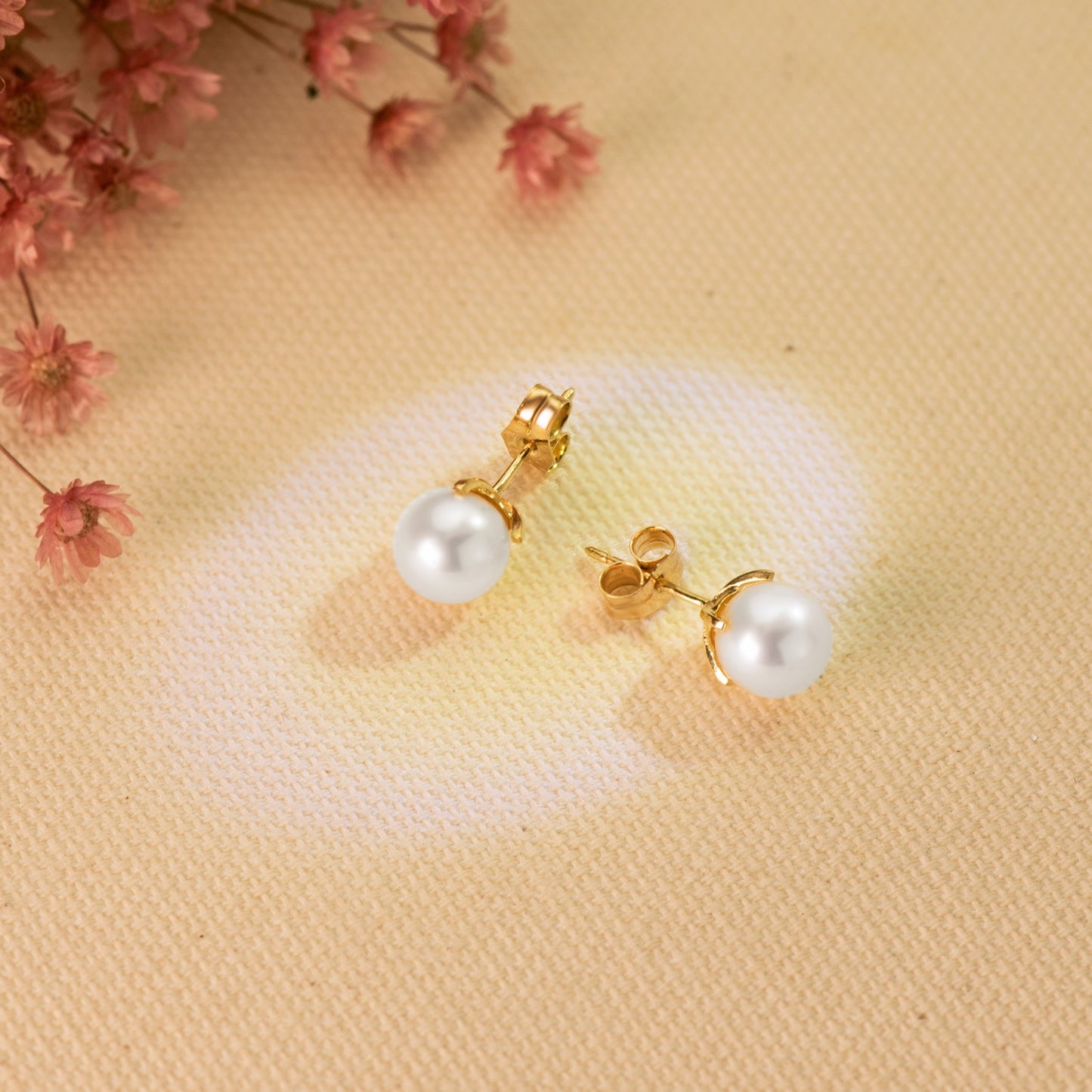 Pendientes de oro amarillo con perlas cultivadas clásicas de 7-7.5 mm.
