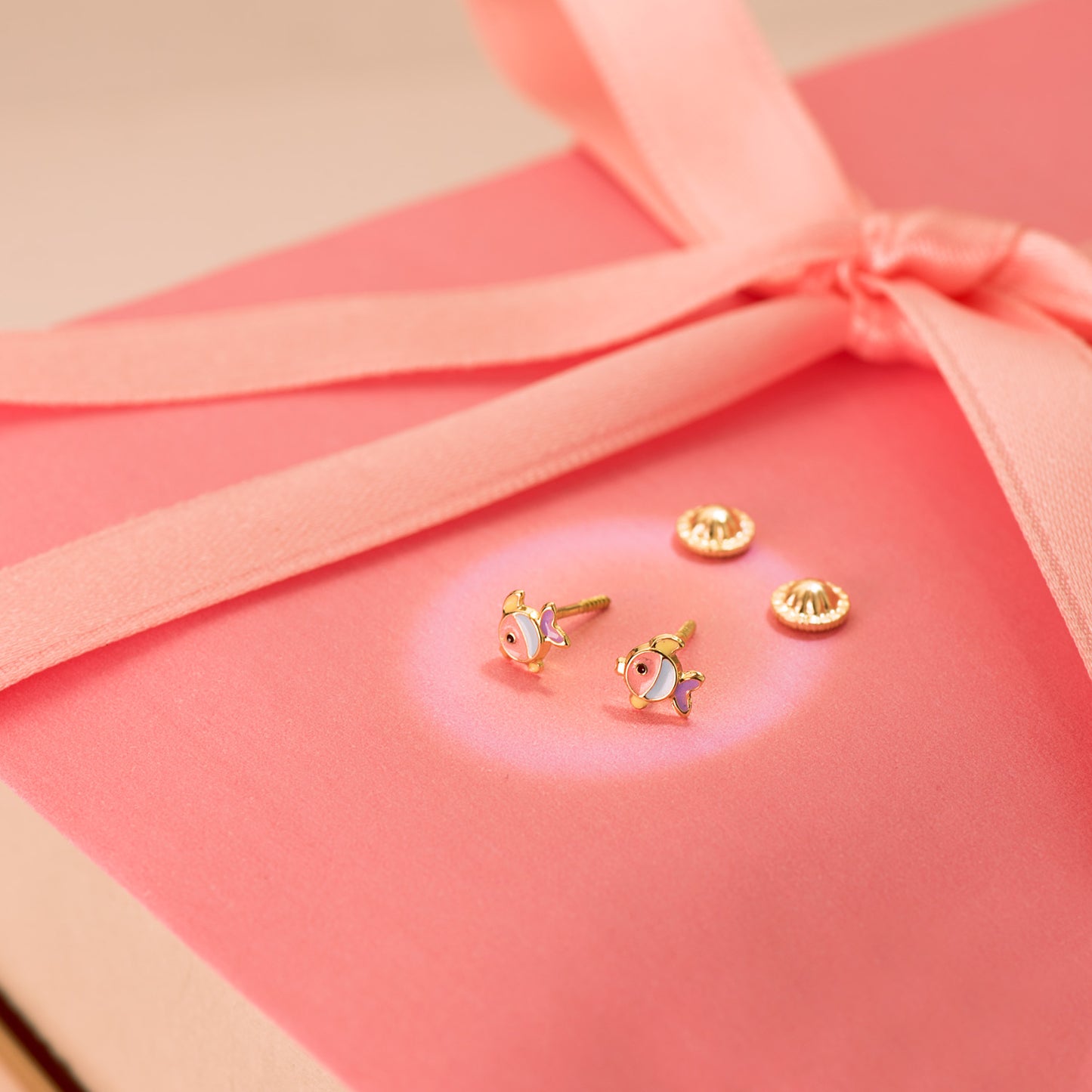 Pendientes de oro amarillo 18k peces esmalte colores (5.5x5 mm) cierre tuerca