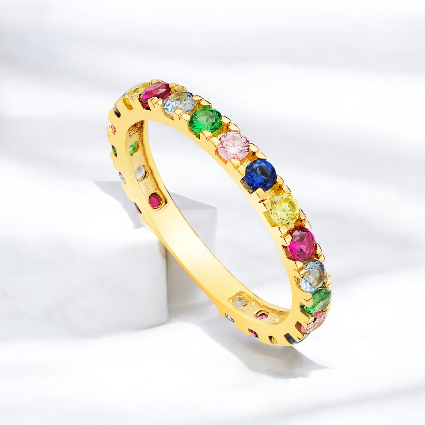 18k alianza oro amarillo circonita colores garras. ancho: 2,5 mm