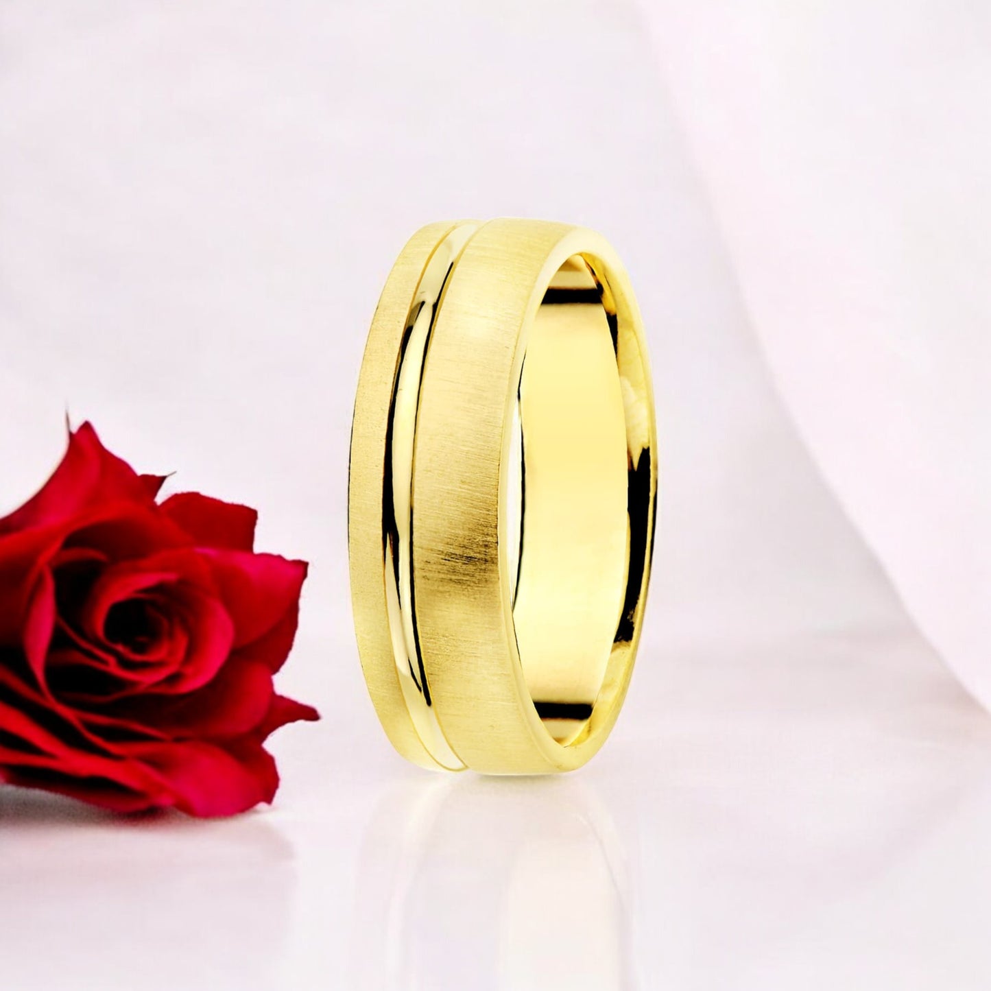 18k alianza oro amarillo mate y brillo. ancho: 5,5 mm