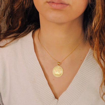 Medalla oro amarillo corona con borde de greca calada 18k 27 mm