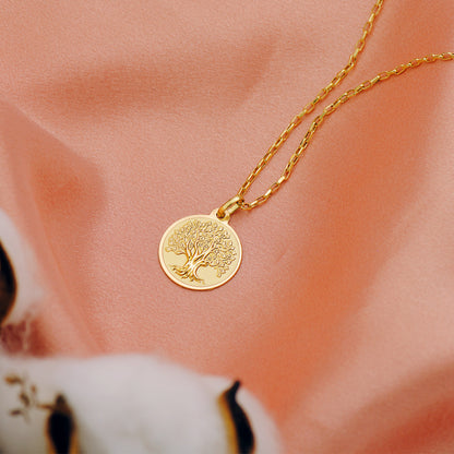 Medalla oro amarillo árbol de la vida en brillo y fondo matizado. 18k 18 mm