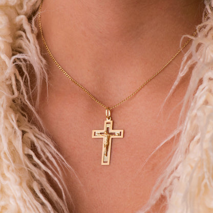 18k cruz oro amarillo con Cristo tallada 35 × 22 mm