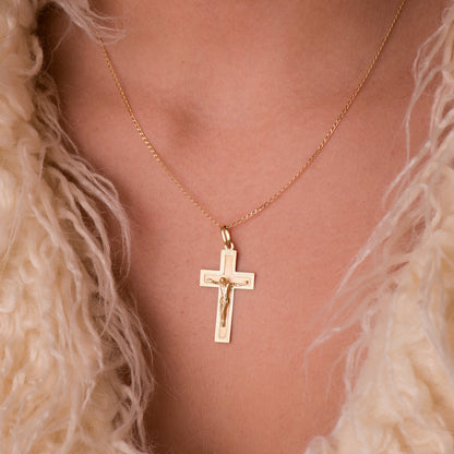 18k cruz oro amarillo con Cristo tallada 34 × 19 mm