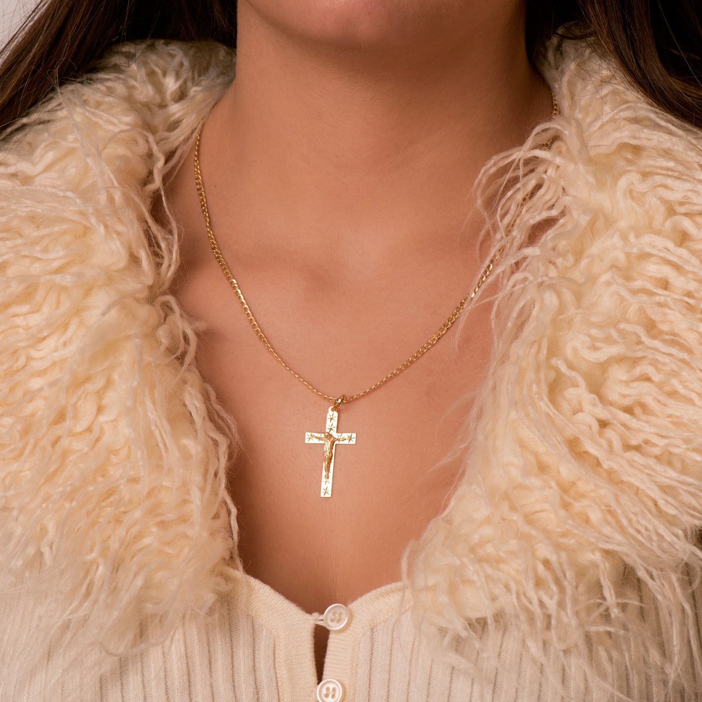 18k cruz oro amarillo con Cristo tallada 35 × 20 mm