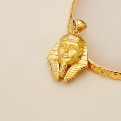 Colgante oro bicolor Tutankamón brillo 18k 32×28 mm