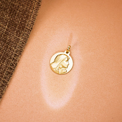 18k medalla oro amarillo virgen María rezando matizada 18 mm